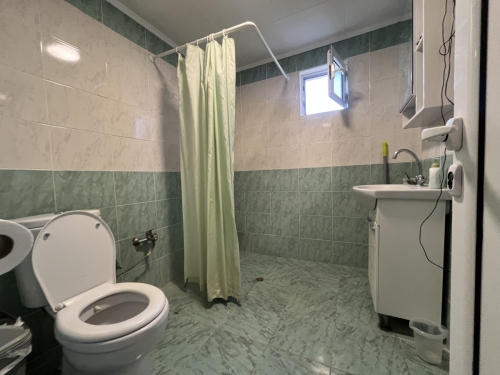 Haskovo iline bağlı Levka köyünde büyük bahçeli bir köy evi satılmaktadır.