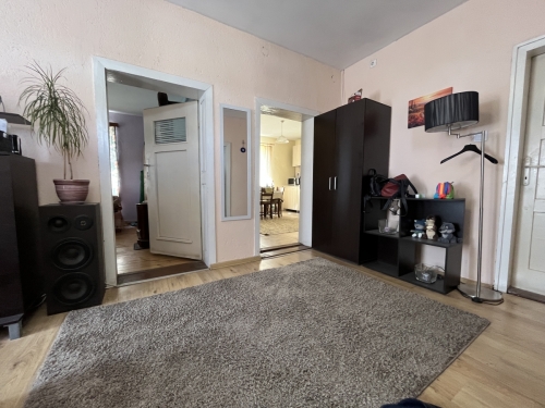 Haskovo iline bağlı Levka köyünde büyük bahçeli bir köy evi satılmaktadır.