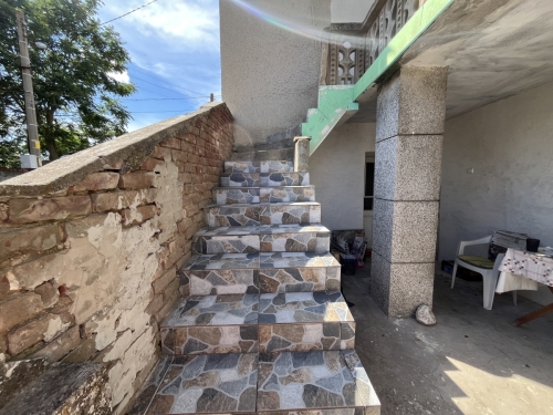 Haskovo iline bağlı Levka köyünde büyük bahçeli bir köy evi satılmaktadır.