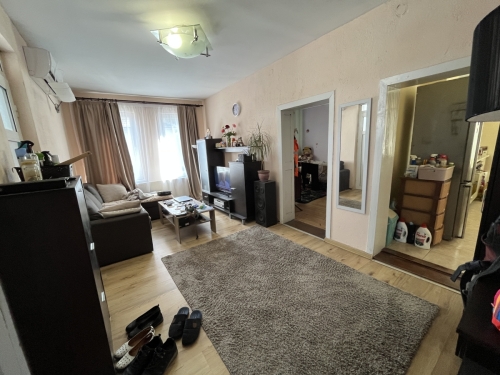 Haskovo iline bağlı Levka köyünde büyük bahçeli bir köy evi satılmaktadır.