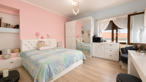 Luxuriously furnished houses in the town of Lyubimets, Haskovo region - a total of 160 sq.m, with a yard, garage, and a huge garden.