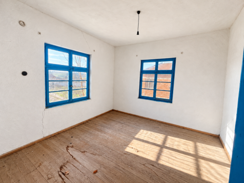 Spacious house with a yard and additional buildings in Branicа, Haskovo - 1500 sq.m, for renovation!