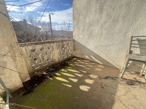 Spacious house with a yard and additional buildings in Branicа, Haskovo - 1500 sq.m, for renovation!