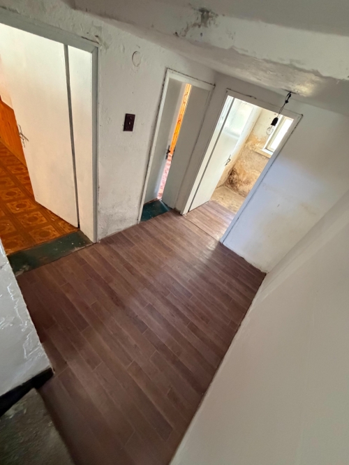 Harmanlı, Haskovo'da 9 odalı ve yaz bahçesi olan geniş bir ev - tadilat ve kişiselleştirme için ideal!