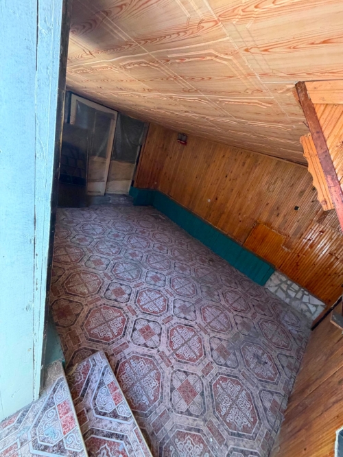 Harmanlı, Haskovo'da 9 odalı ve yaz bahçesi olan geniş bir ev - tadilat ve kişiselleştirme için ideal!