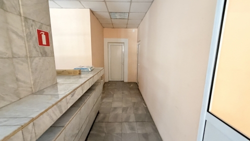 Бизнес имот в топ център на Свиленград до общината - 270 кв.м, възможност за надстрояване. Имотът разполага с мазе и 1 етаж общо РЗП 350 кв.м.