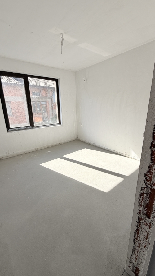 Luxury four-room apartment in Svilengrad - new construction with Act 15, 150.65 sq.m, unfurnished, with a terrace and elevator, close to school and transport.