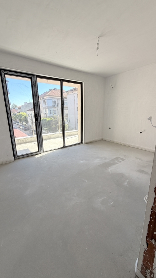 Luxury four-room apartment in Svilengrad - new construction with Act 15, 150.65 sq.m, unfurnished, with a terrace and elevator, close to school and transport.