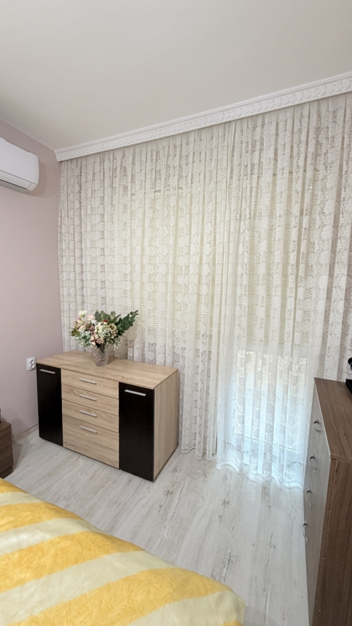 Просторный и меблированный этаж дома в Свиленграде - 115 кв.м, 4 комнаты, с гаражом и двором, готов к заселению!