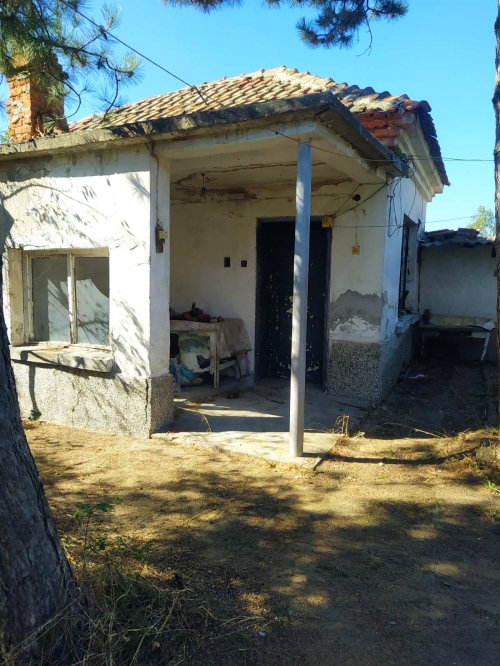 Просторна къща в Харманли с двор и удобства